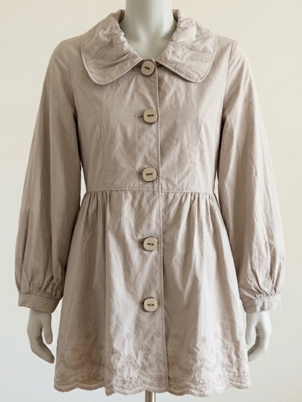 LIZ LISA Beige Cotton Coat with Scalloped Hem in Japanese One-Size / Small